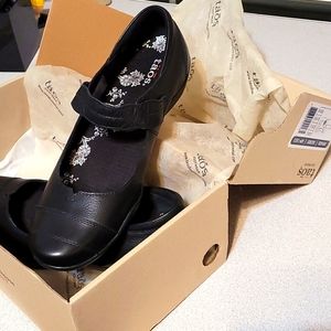 Taos Applause casual flat